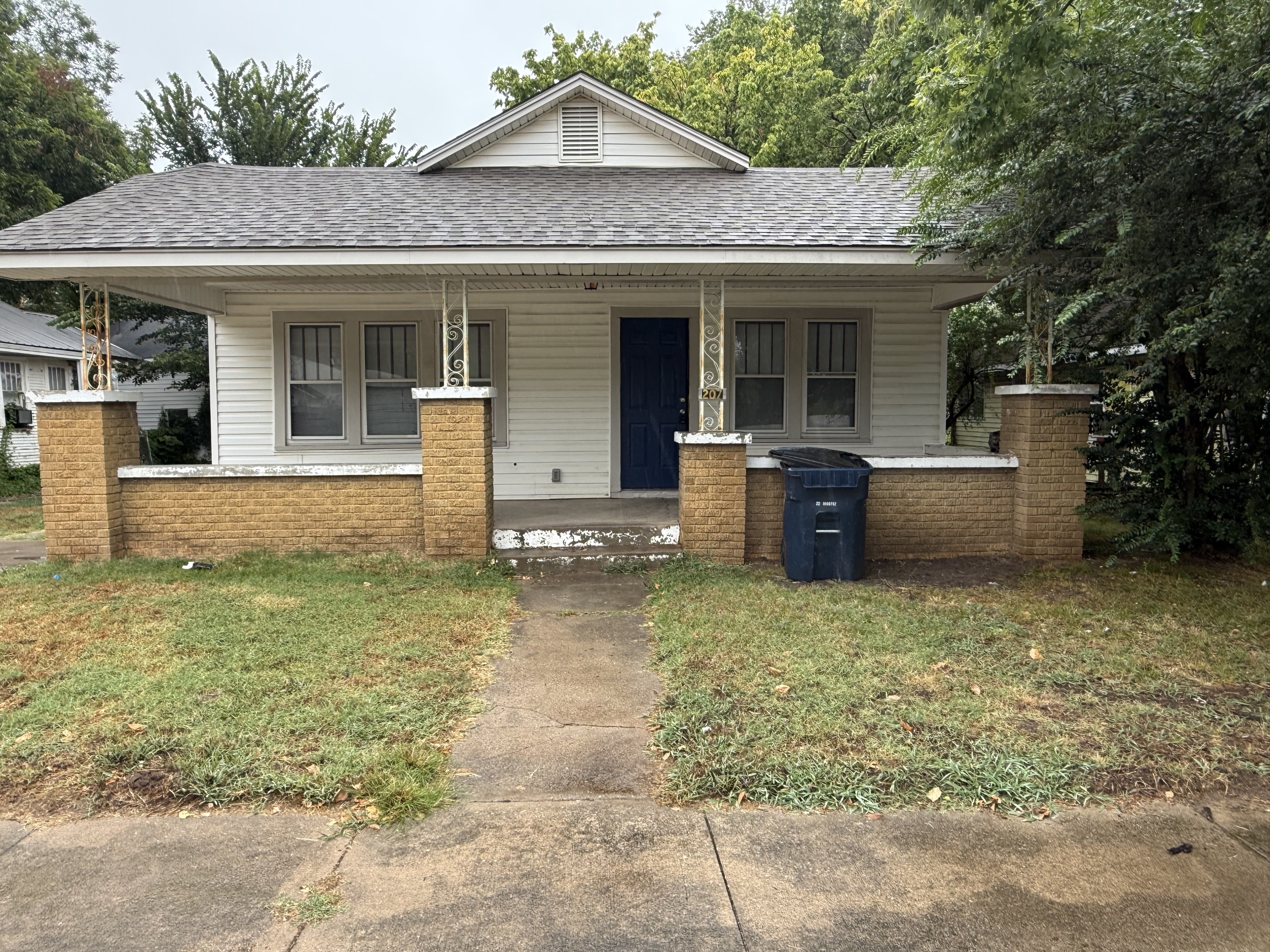 207 South Center Street